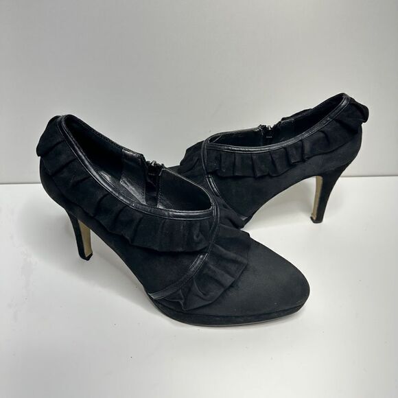 ADRIENNE VITTADINI Black Suede Ruffle Heels,‎ Women's Size 9 Booties - Picture 10 of 10